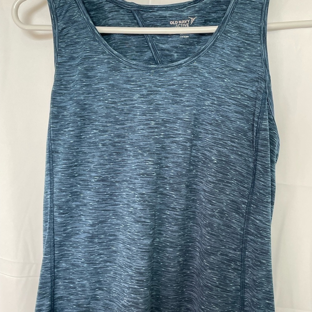 Old Navy/ Active Go-Dry sleeveless workout top - Picture 2 of 6